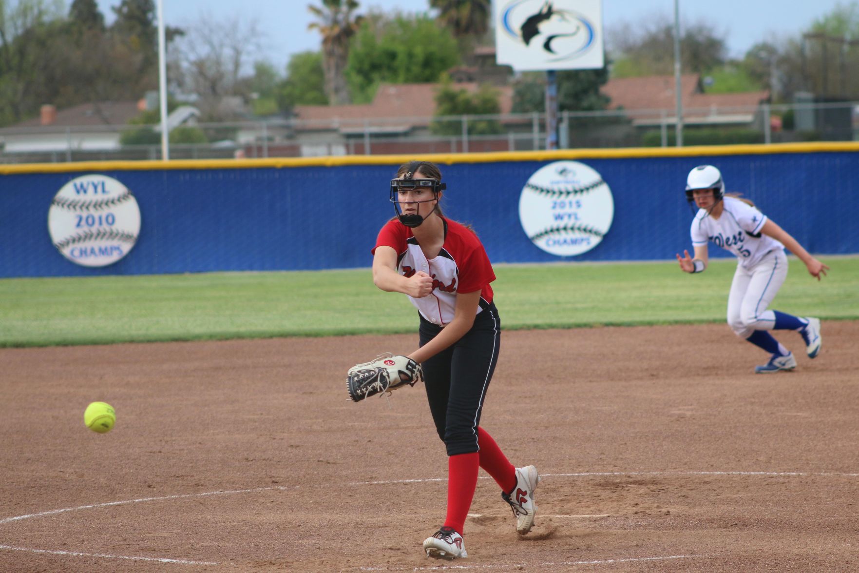 Huskies hold off Bullpups